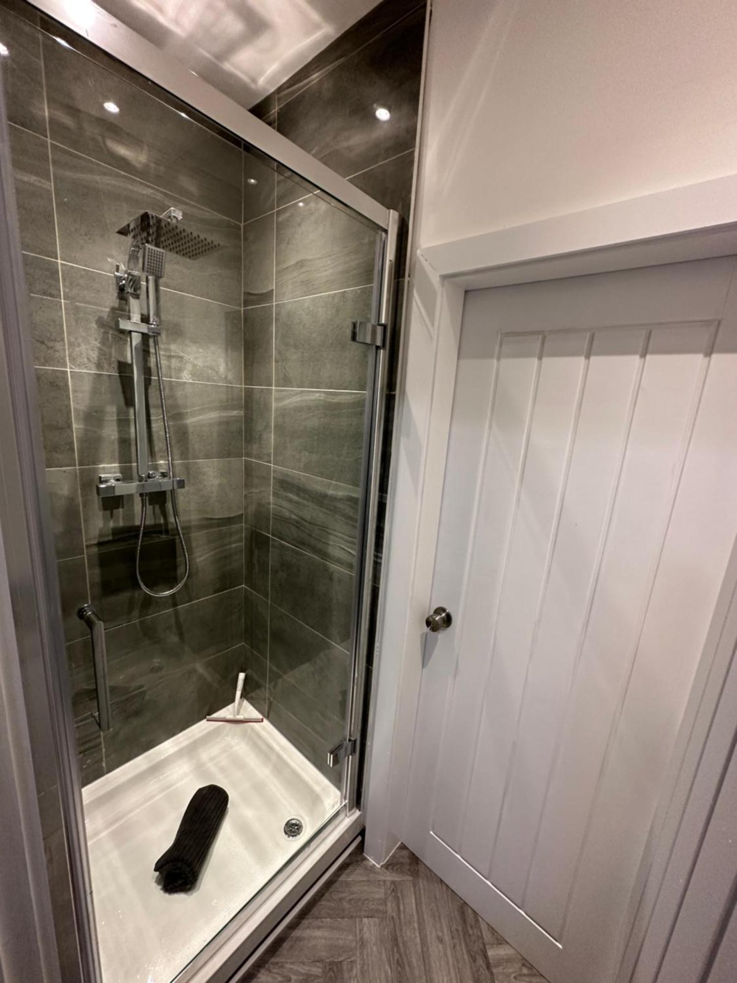 Ashley'S Place Hotel Манчестър Екстериор снимка